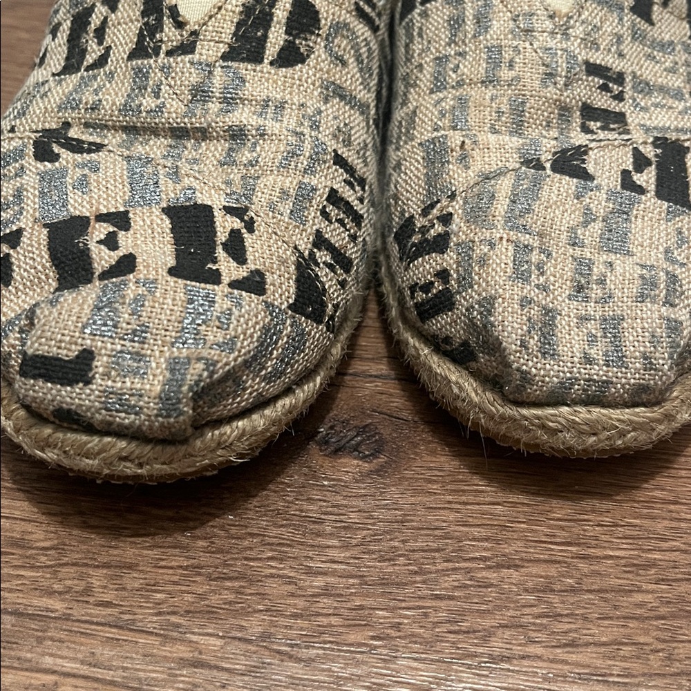 Toms Woven Patterned Slip-On Shoes Gently worn a few times. - Picture 7 of 7